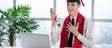 Los jóvenes podrán elegir la carrera perfecta tras terminar su educación secundaria. ¿Cómo elegir la carrera universitaria perfecta y cuál es el sueldo que podrías ganar?