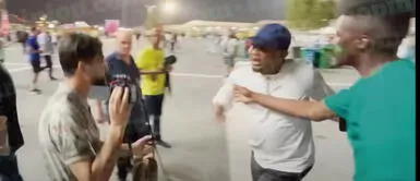 Samuel Eto'o agredió físicamente a youtuber argelino en las calles de Qatar SAMUEL ETO'O perdió el control y PATEÓ en la CARA a YOUTUBER en QATAR | VIDEO