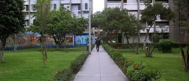 Vecinos amenazan a mujer con llamar a policía por bulla en edificio y ella contesta: Le reviento la mano con plata Vecinos amenazan a mujer con llamar a policía por bulla en edificio y ella contesta: "Le 'reviento la mano' con plata"