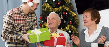 Consejos para no tener incovenientes en Navidad con un paciente Alzheimer Navidad: Sigue estos consejos para disfrutar Nochebuena con un familiar con Alzheimer