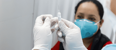 Las vacunas contra el coronavirus salvan vidas. "La vacuna nos protege de casos de secuelas complejas", afirma ministra de Salud