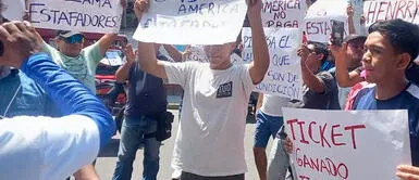 Ciudadanos de Iquitos protestan contra casa de apuestas 'Best América' por no pagar los premios Iquitos: ganaron 306 mil soles por apostar en el Mundial y ahora la empresa los ignora
