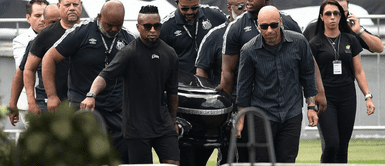 Pelé falleció debido a un cáncer de colon. Pelé: Hinchas brasileños dan su último adiós al "rey"