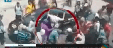 Tacna: Manifestantes atacaron con palos a taxista tras no acatar paralización Tacna: Manifestantes atacaron con palos a taxista tras no acatar paralización