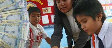 Los docentes recibirán un bono de 950 soles en el primer trimestre del año 2023. Bono Docente de 950 soles: ¿cuándo gozarán del beneficio económico y cómo cobrarlo?