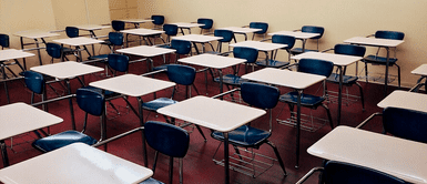 Alumno insulta a docente y profesor lo agarra a golpes en pleno salón de clases Alumno insulta a docente y este lo agarra a golpes en pleno salón de clases