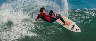 La queratitis es una inflamación de la córnea (parte del ojo que permite el paso de la luz Verano 2023: Surfistas tendrían riesgo de perder la visión por esta razón