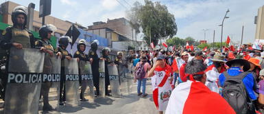 Jefe de la Región Policial de Lima advierte a manifestantes: Los vamos a encapsular Jefe de la Región Policial de Lima advierte a manifestantes: "Los vamos a encapsular"