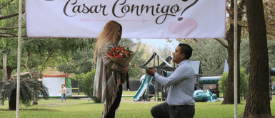 La romántica publicación se volvió viral en redes sociales. Hombre se vuelve viral al proponer matrimonio a su pareja en un zoológico: "El amor no tiene límites"