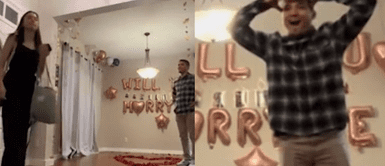 La reacción del joven se volvió viral en las redes sociales. La reacción de un joven que le propuso matrimonio a su novia, pero ella lo ignoró: "En visto"