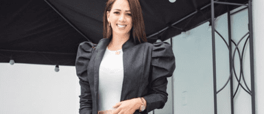 Melissa Klug y el apoteósico vestido drapeado en tonos marinos con el que domina el verano Melissa Klug y el apoteósico vestido drapeado en tonos marinos con el que domina el verano