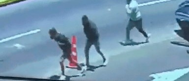 Homicidio en San Miguel: Cámaras de seguridad revelan el preciso instante del asesinato de la familia por parte de sicarios Homicidio en San Miguel: Cámaras de seguridad revelan el preciso instante del asesinato de la familia por parte de sicarios