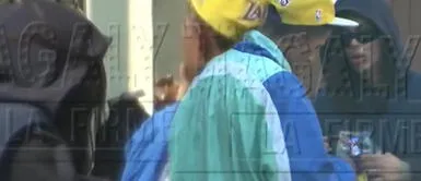 Angie Jibaja es captada en su peor momento, a pesar de anunciar su regreso a la TV Angie Jibaja es captada en fumadero, rodeada de hombres y con licor en mano