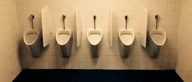 Madre prohíbe a su hijo de 7 años ir solo a baños públicos y es criticada Madre prohíbe a su hijo de 7 años ir solo a baños públicos y es criticada: “puede haber alguien sospechoso”