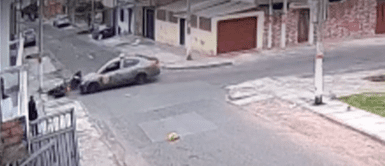 El carro de la PNP impactó contra la moto de los ladrones San Juan de Miraflores: El impactante momento en que patrullero embistió a ladrones en moto