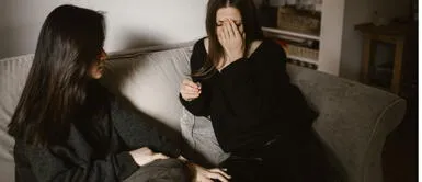 Tras la muerte de un familiar, es importante conocer cuáles son las mejores frases para brindar el pésame. 35 frases para dar el pésame a una amiga en un funeral