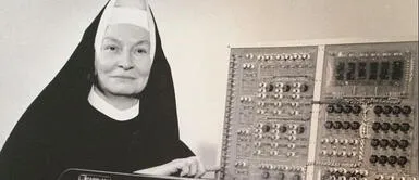 Mary Kenneth Keller obtuvo el grado de doctorado tras presentar una compleja tesis. El secreto de la monja que se convirtió en la primera doctora en computación de la historia