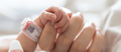 Hay un periodo de 10 años entre la manifestación del primer síntoma de la ER. Pacientes con enfermedades raras esperan cerca de 10 años para obtener un diagnóstico