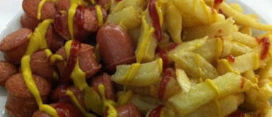 El usuario se quedó sorprendido con la presentación de la salchipapa. Causa sensación al comprar una salchipapa de 2 soles y usuarios enloquecen: "Somos de otro nivel"