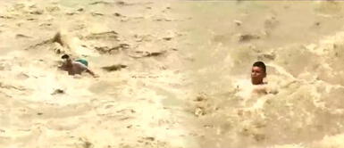 Sujeto que estaba siendo arrastrado por el río Chillón en Comas Sujeto que estaba siendo arrastrado por el río Chillón en Comas