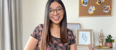 Laura Coronado estudió Ciencias de la Comunicación en la Universidad Nacional Federico Villarreal (UNFV). Magnificat Art: conoce el canal que la rompe en clases de Canva en Tiktok