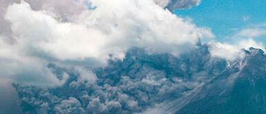 Volcán entró en erupción. Volcán Merapi ubicado en Indonesia, se reactiva y arroja enormes nubes calientes