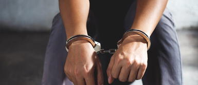 Soñar que te arrestan puede tener diversos significados en torno a las limitaciones de la persona. ¿Qué significa soñar con que te llevan preso injustamente? Conoce todos los significados