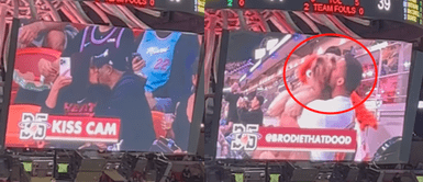 Equipo de basquetball realiza el 'kiss cam' y a hombre le toca besar a su perrita que lo acompañaba Equipo de basquetball realiza el 'kiss cam' y a hombre le toca besar a su perrita que lo acompañaba