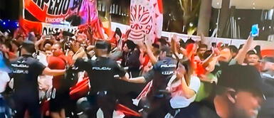 Jugadores fueron víctimas de violencia en España. Jugadores de la selección peruana fueron golpeados por policías españoles durante banderazo