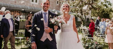 Una feliz pareja casada ¿Qué significa soñar con una boda o casamiento? ¡Conozca todos los significados!