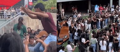 Los jóvenes disfrutaron al ritmo de Armonía 10. Estudiantes de la UPC sacan el barrio al escuchar a Armonía 10: "Cervecero yo soy"