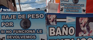 El peculiar anuncio del baño se volvió viral en las redes sociales. Peruano promociona su baño con una peculiar frase y es viral: “Baje de peso por 50 céntimos”