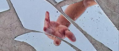 Romper un espejo significaría años de mala suerte ¿Rompiste un espejo y no sabes qué significa? Descubre lo que vendrá a tu vida