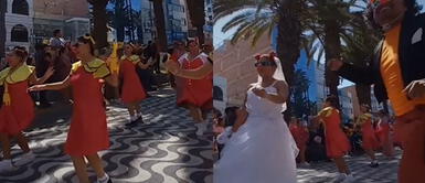 Wendy Ramos quedó maravillada al ver la puesta en escena. Caporales en Tacna rinden tributo a Pataclaun sin pensar que Wendy Ramos quedaría fascinada