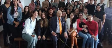 El adulto mayor cumplió con su sueño y recibió las felicitaciones de los usuarios. Hombre de 86 años se gradúa como abogado y envía emotivo mensaje: "Ya no se van a reír de mí"