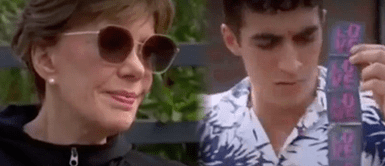 Francesca le hace peculiar regalo a Jimmy en AFHS Francesca le hace peculiar regalo a Jimmy en AFHS