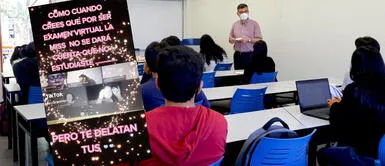 Docente sorprende a alumna y le descubre plagio a través de sus lentes: Ciérrame la diapositiva Docente sorprende a alumna y le descubre plagio a través de sus lentes: "Ciérrame la diapositiva"