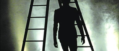 Te contamos por qué evitar pasar por debajo de una escalera ¿Por qué es de mala suerte pasar debajo de una escalera? Evita el peligro y rompe el hechizo