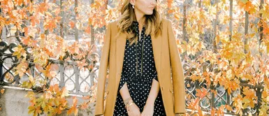 Modelo luciendo un perfecto look de otoño. Inspírate para el frío: 5 outfits ideales para lucir a la moda en otoño