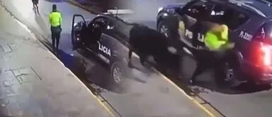 Apurímac: policía intenta capturar a toro, pero sale corriendo para evitar ser corneado Apurímac: policía intenta capturar a toro, pero sale corriendo para evitar ser corneado