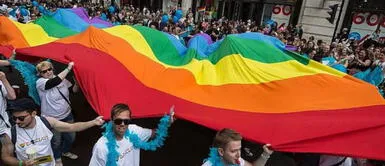 Este 28 de junio se conmemora el Día del Orgullo. El simbolismo cromático de la bandera del orgullo: una historia de lucha e inclusión
