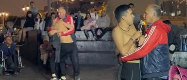 Adulto mayor enamora a cómico ambulante Adulto mayor 'enamora' a cómico ambulante con atrevidos piropos en pleno show