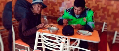 Policía peruano invita almuerzo a indigente después de que otras personas lo botaran: "Dios le multiplique" Policía peruano invita almuerzo a indigente después de que otras personas lo botaran: "Dios le multiplique"
