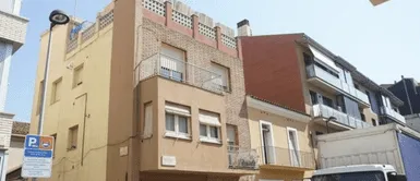 Perrito fallece luego de quedar amarrado en el balcón. Perrito muere al lanzarse de balcón por implacable calor en España