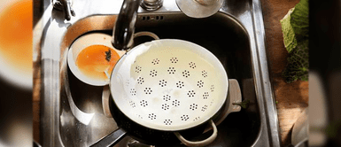 Dejar los platos sucios para lavarlos al día siguiente podría tener sus consecuencias. ¿Por qué no debes dejar los platos sucios por la noche? Esta es la terrorífica historia que te hará pensarlo dos veces