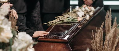 Agua bajo el ataud ¿Por qué se coloca un vaso con agua debajo del ataúd del difunto?