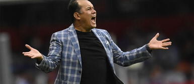 Hinchas peruanos ya no quieren a Juan Reynoso. Hinchas peruanos ya no quieren a Juan Reynoso.