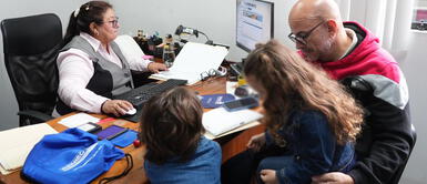 Ricardo Morán y sus hijos ¡AL FIN! Ricardo Morán Inscribió a sus hijos en el RENIEC