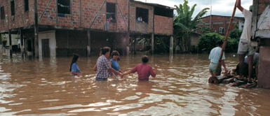Esta situación podría repetirse una vez más y muchos temen lo peor. ¿40 AÑOS DESPUÉS Y SEGUIMOS IGUAL? Este noticiero hace recordar el fenómeno del niño de los 80 que está próximo a repetirse