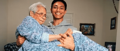 Joven cuida a su abuela por más 7 años pese a que familia quiso enviarla a casa hogar Joven cuida a su abuela por más 7 años pese a que familia quiso enviarla a casa hogar: “No quiero verla en un asilo”